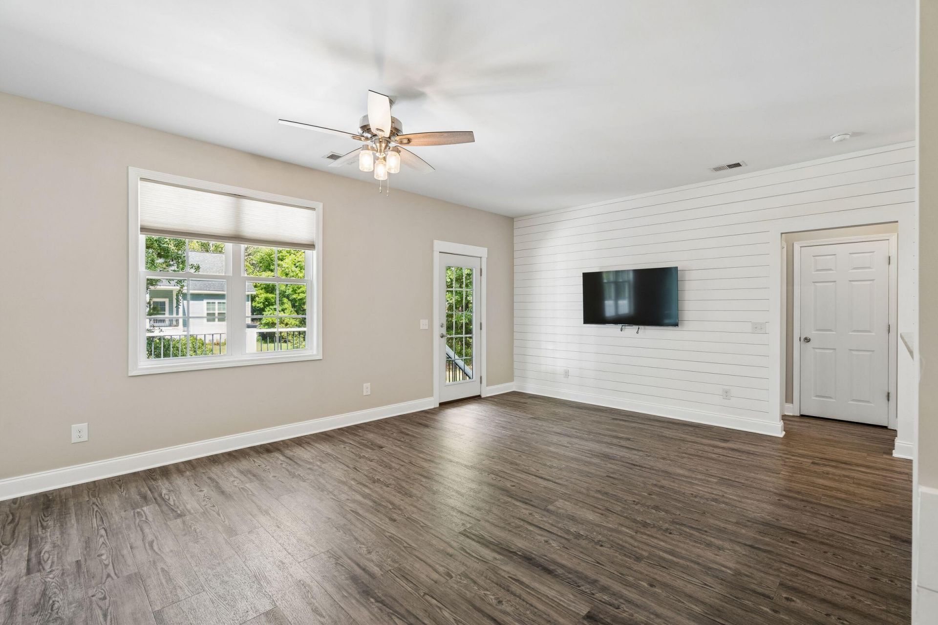 958 Beehive Road Photo 19
