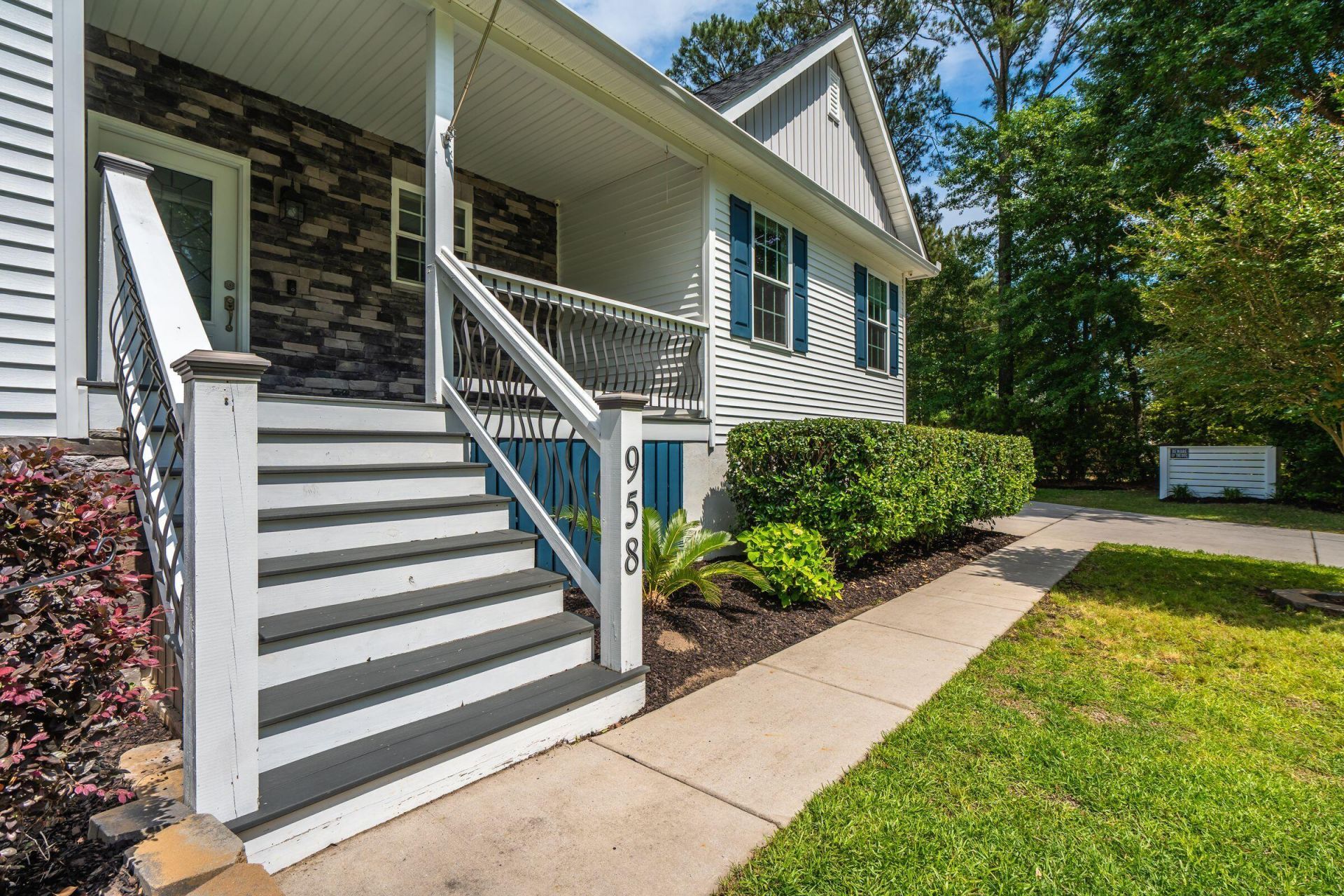 958 Beehive Road Photo 4