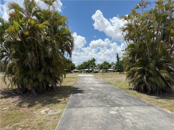 19279 Arrowhead LN, NORTH FORT MYERS, FL 33903
