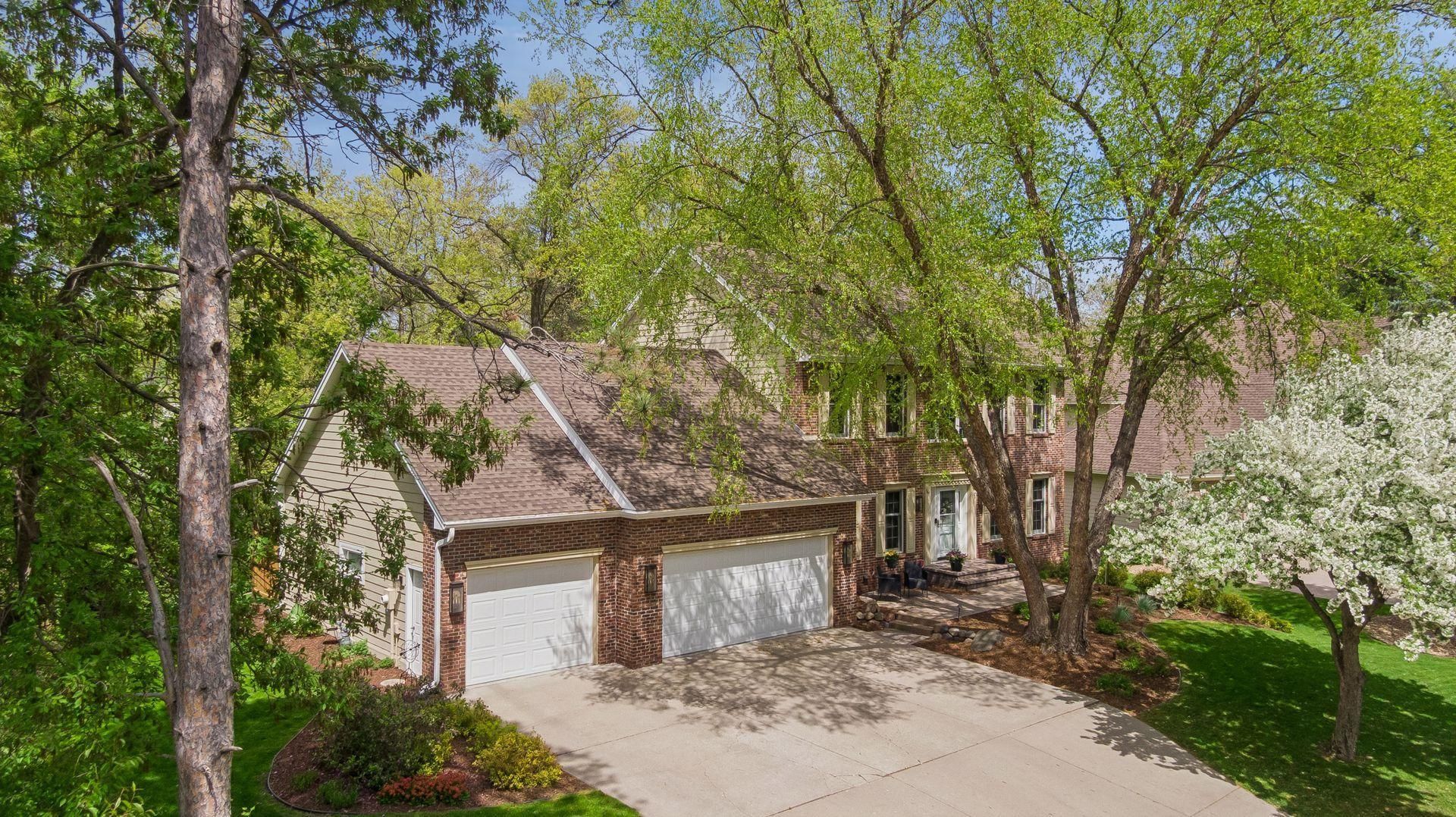75 Wildridge Road, Mahtomedi, MN 55115