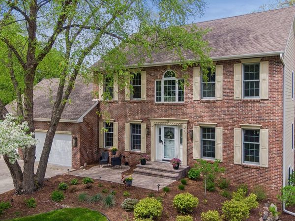 75 Wildridge Road, Mahtomedi, MN 55115