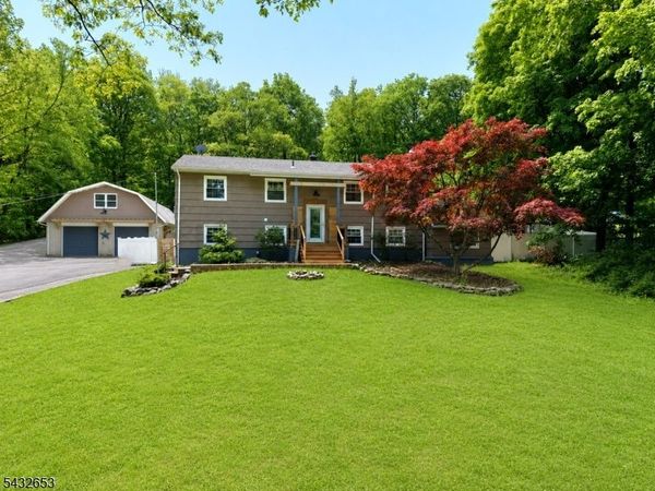 27 Grandview Ave, Jefferson, NJ 07460