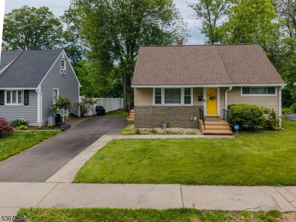 13 Independence Dr, Roselle, NJ 07203