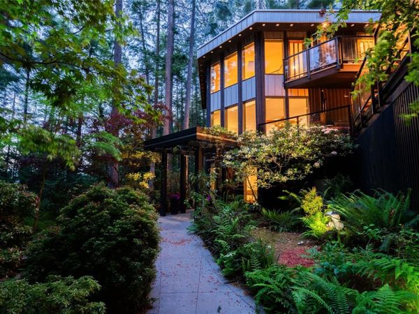 1457 Howcrest Rd , North Saanich, BC V8L 5K1