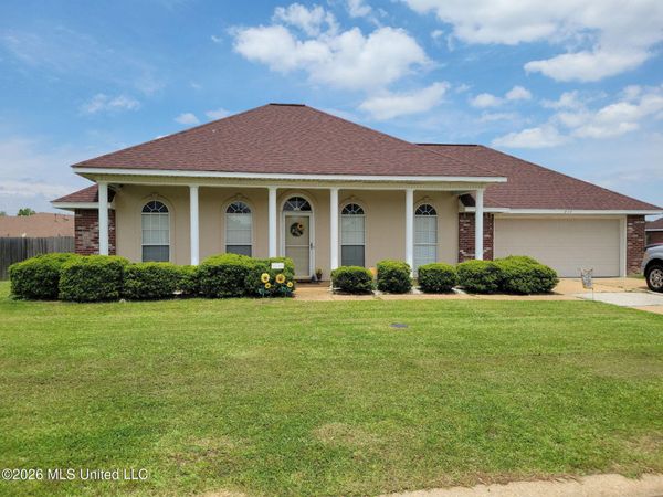 213 Austin Circle, Byram, MS 39272