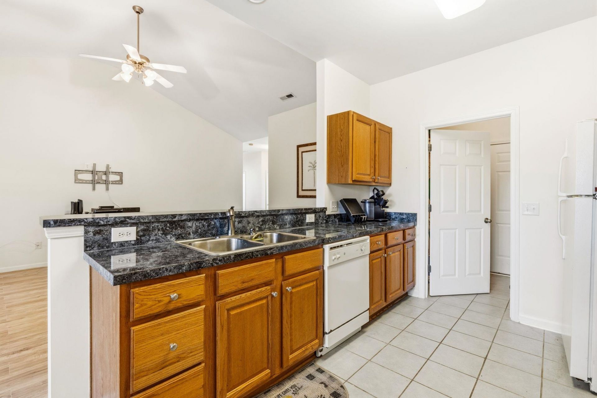 1136 Checkerberry St. Photo 11