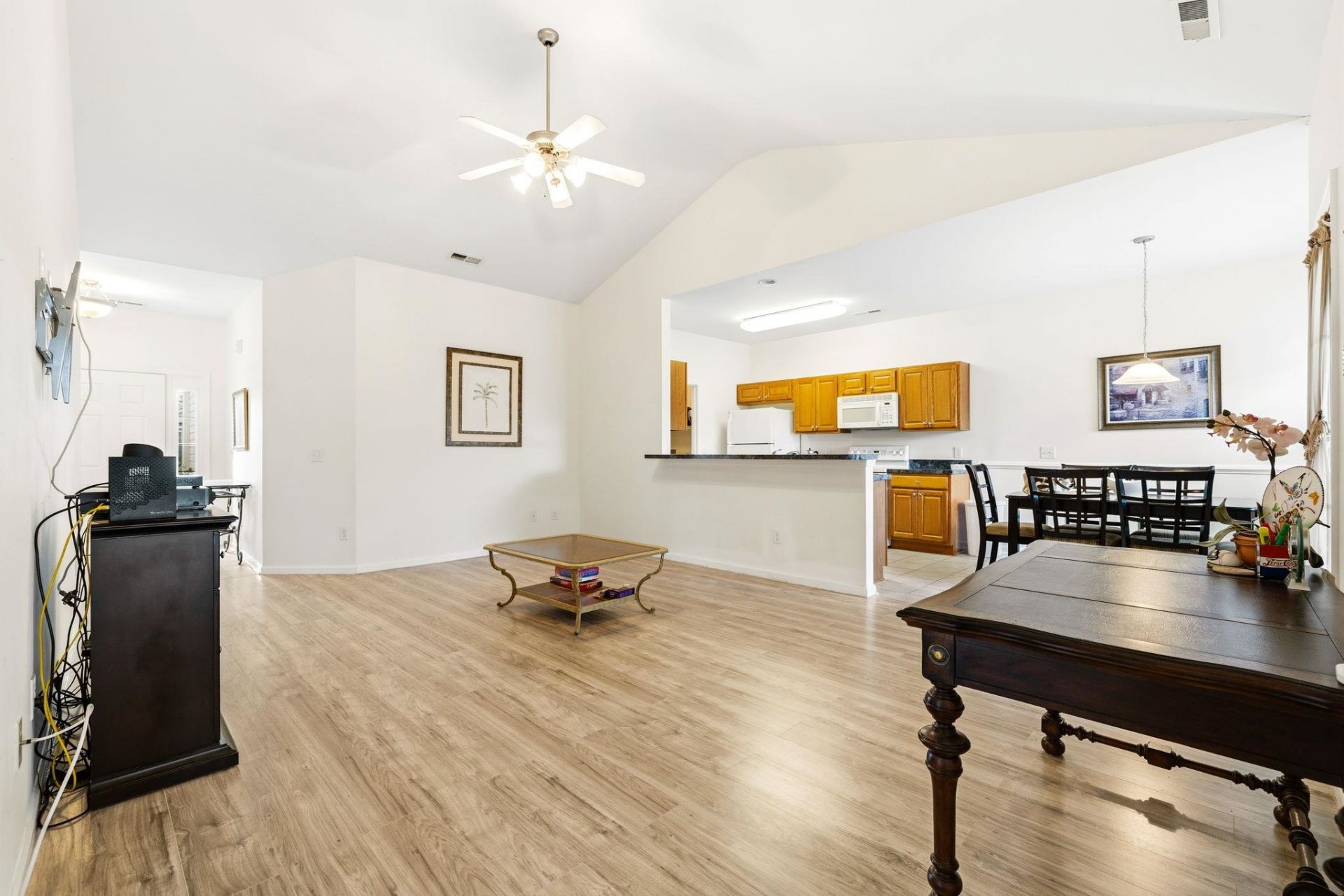 1136 Checkerberry St. Photo 8