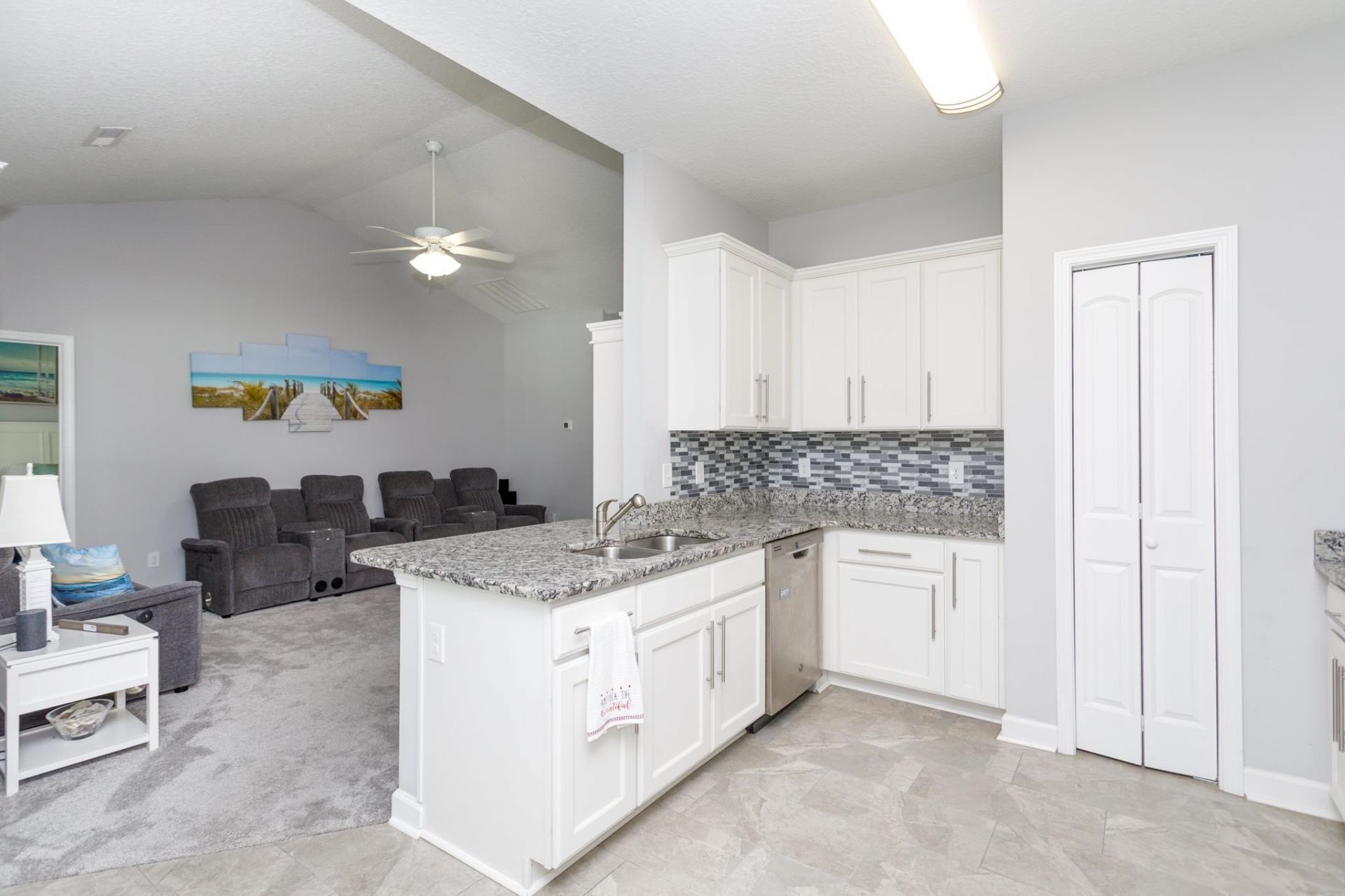 183 Fountain Pointe Ln.  Photo 9