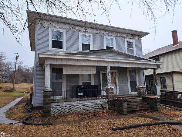 105 S 6Th Street, Burlington, IA 52601