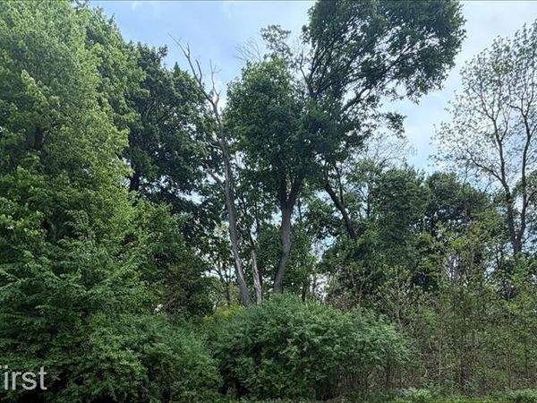 000 East Berkshire Drive , Bloomfield Twp, MI 48301