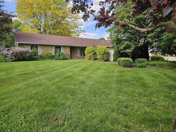 11717 Markham Court, Leo, IN 46765