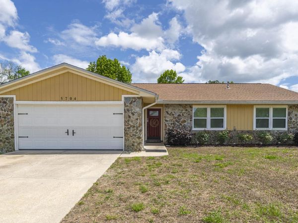 5704 Ivy Road , Panama City, FL 32404