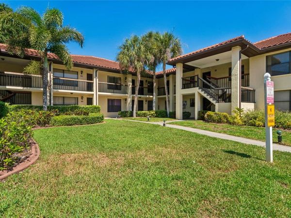 305 HAMMOCK PINE BOULEVARD , Unit 305, CLEARWATER, FL 33761