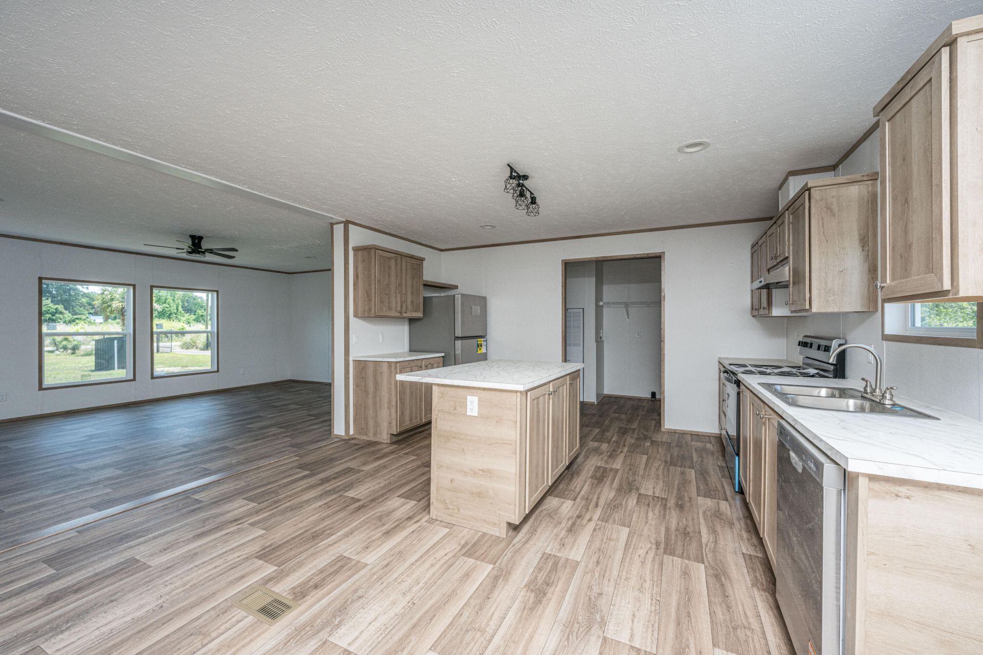 167 Davis Terrace Photo 14