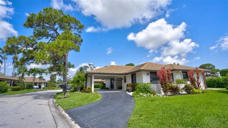 429 Pine Villa Drive, Atlantis, FL 33462 Photo