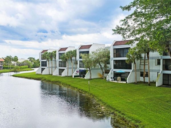 200 Lakeview Dr , Unit 113, Weston, FL 33326