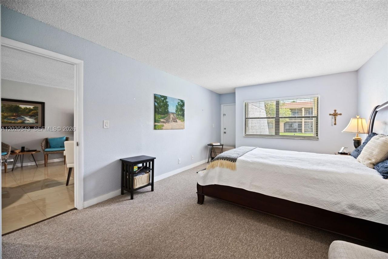200 Lakeview Dr , Unit 113, Weston, FL 33326 Photo