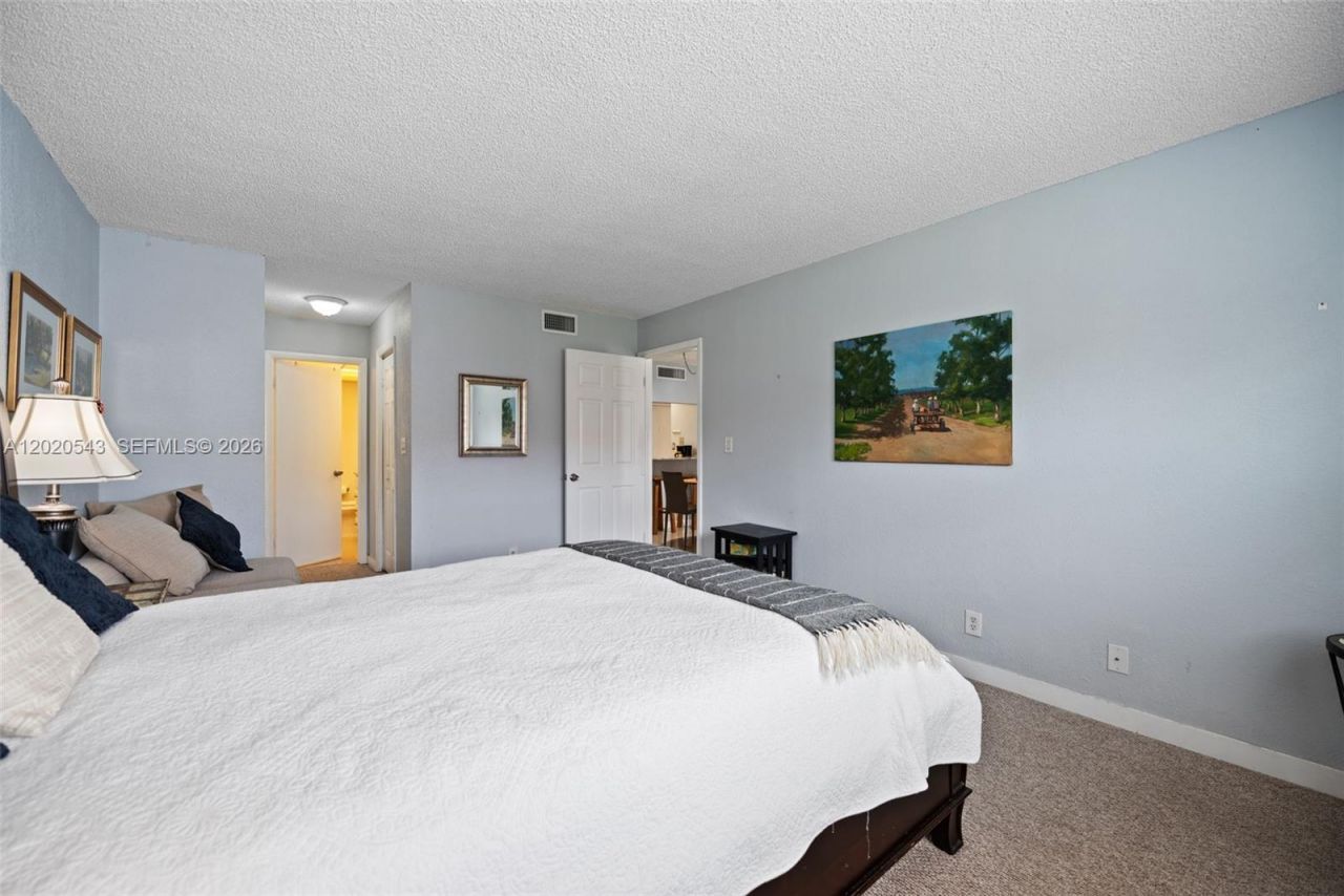 200 Lakeview Dr , Unit 113, Weston, FL 33326 Photo