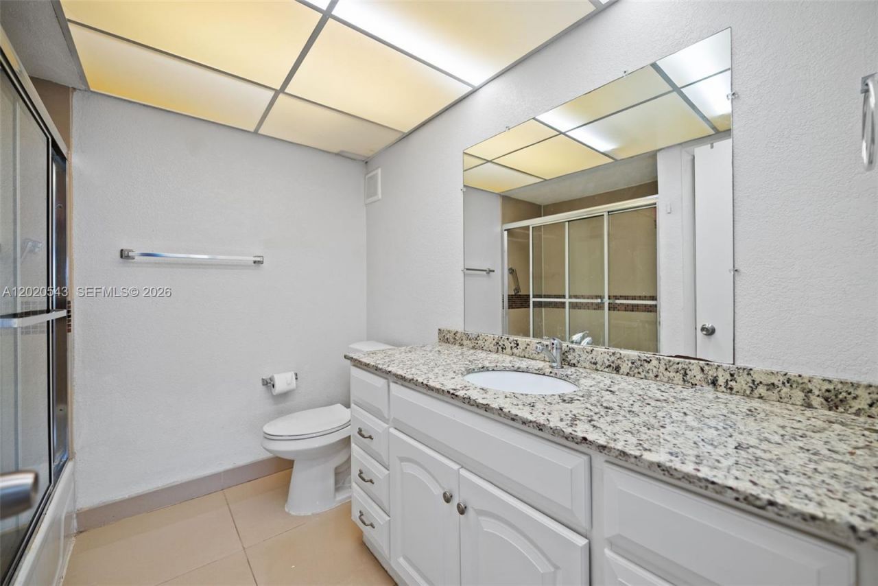 200 Lakeview Dr , Unit 113, Weston, FL 33326 Photo