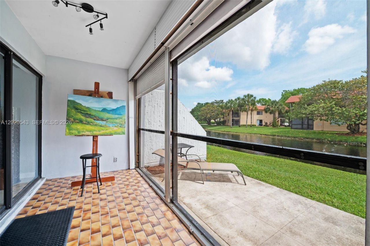 200 Lakeview Dr , Unit 113, Weston, FL 33326 Photo