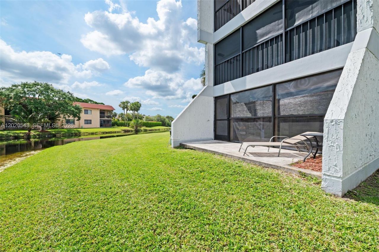 200 Lakeview Dr , Unit 113, Weston, FL 33326 Photo