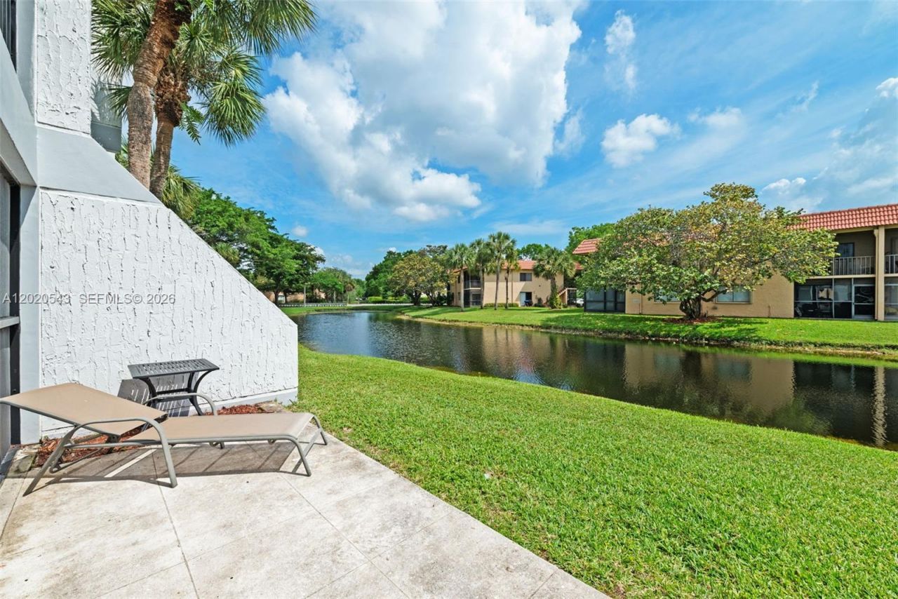 200 Lakeview Dr , Unit 113, Weston, FL 33326 Photo