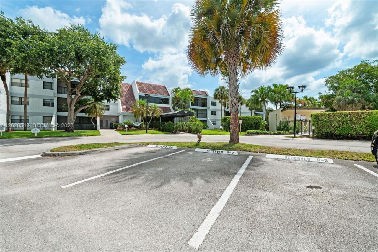 200 Lakeview Dr , Unit 113, Weston, FL 33326 Photo