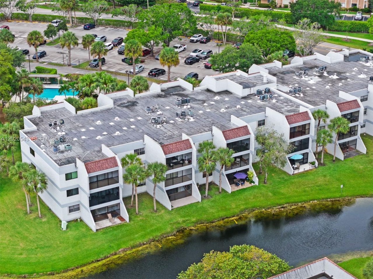 200 Lakeview Dr , Unit 113, Weston, FL 33326 Photo