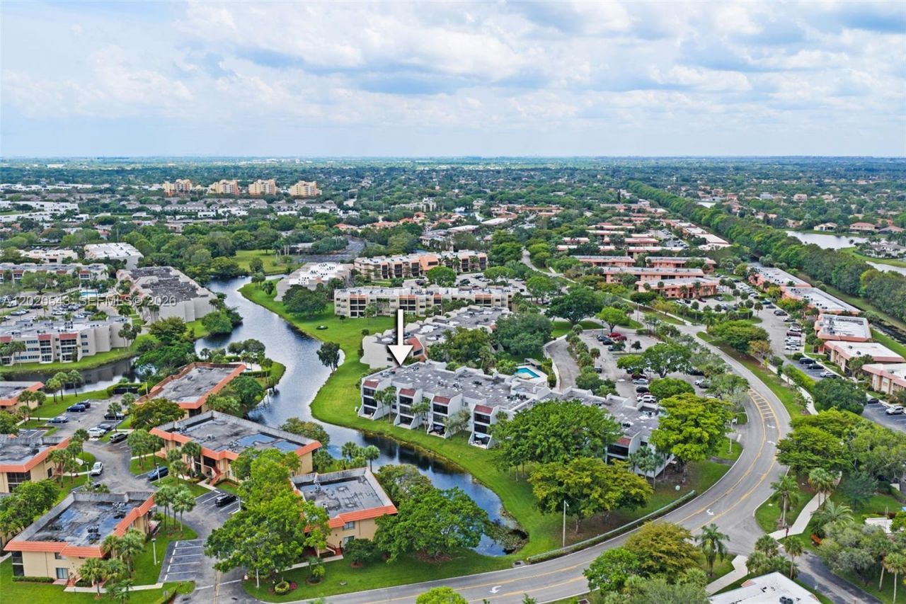 200 Lakeview Dr , Unit 113, Weston, FL 33326 Photo