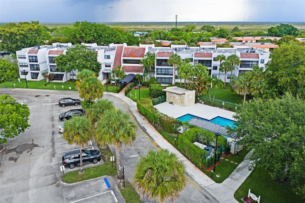 200 Lakeview Dr , Unit 113, Weston, FL 33326 Photo