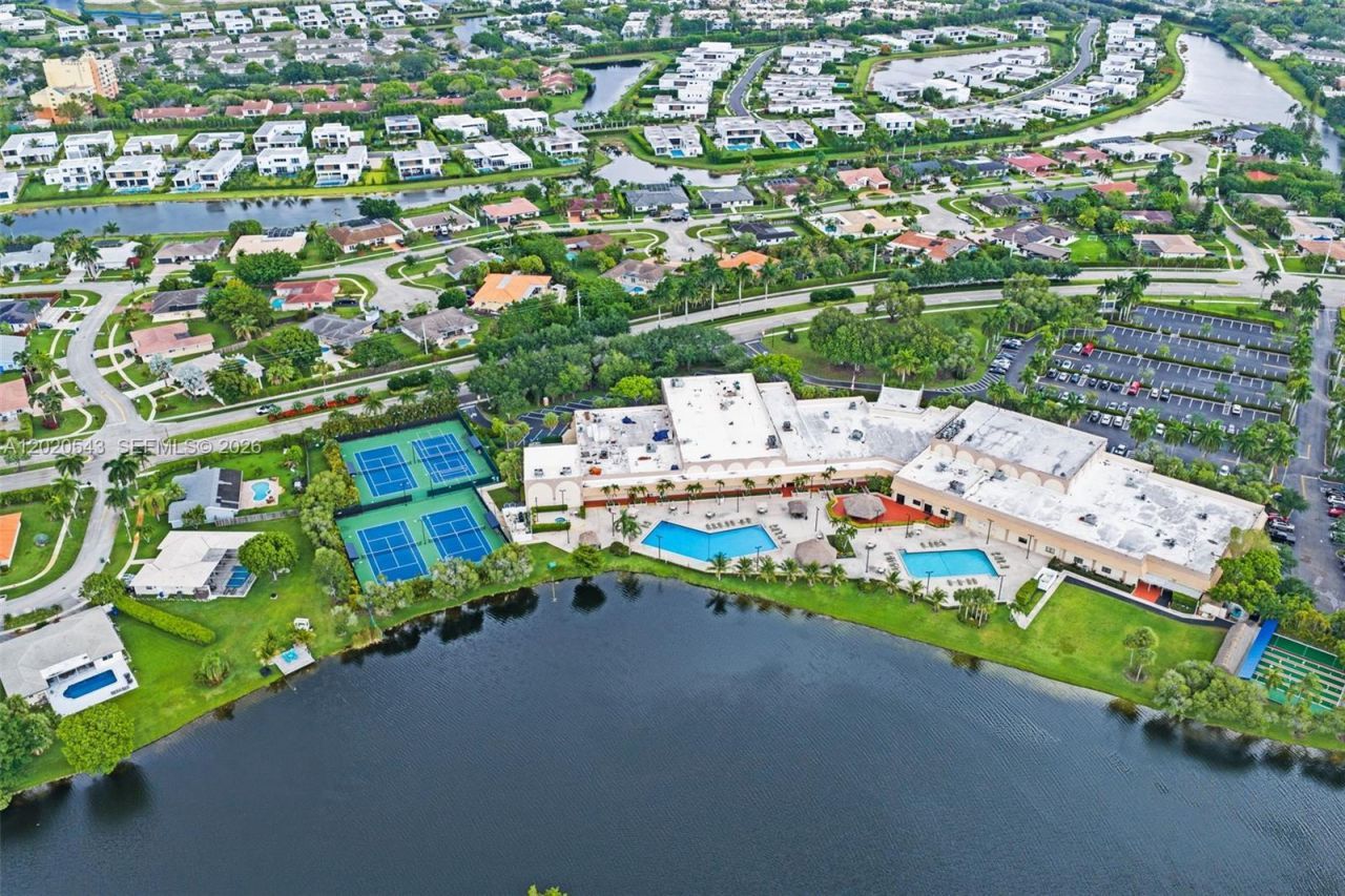 200 Lakeview Dr , Unit 113, Weston, FL 33326 Photo