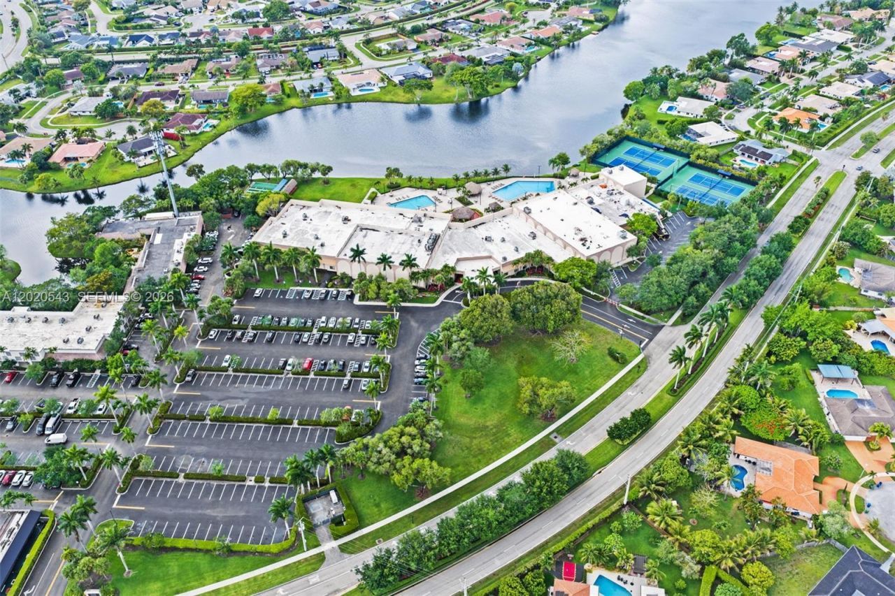 200 Lakeview Dr , Unit 113, Weston, FL 33326 Photo