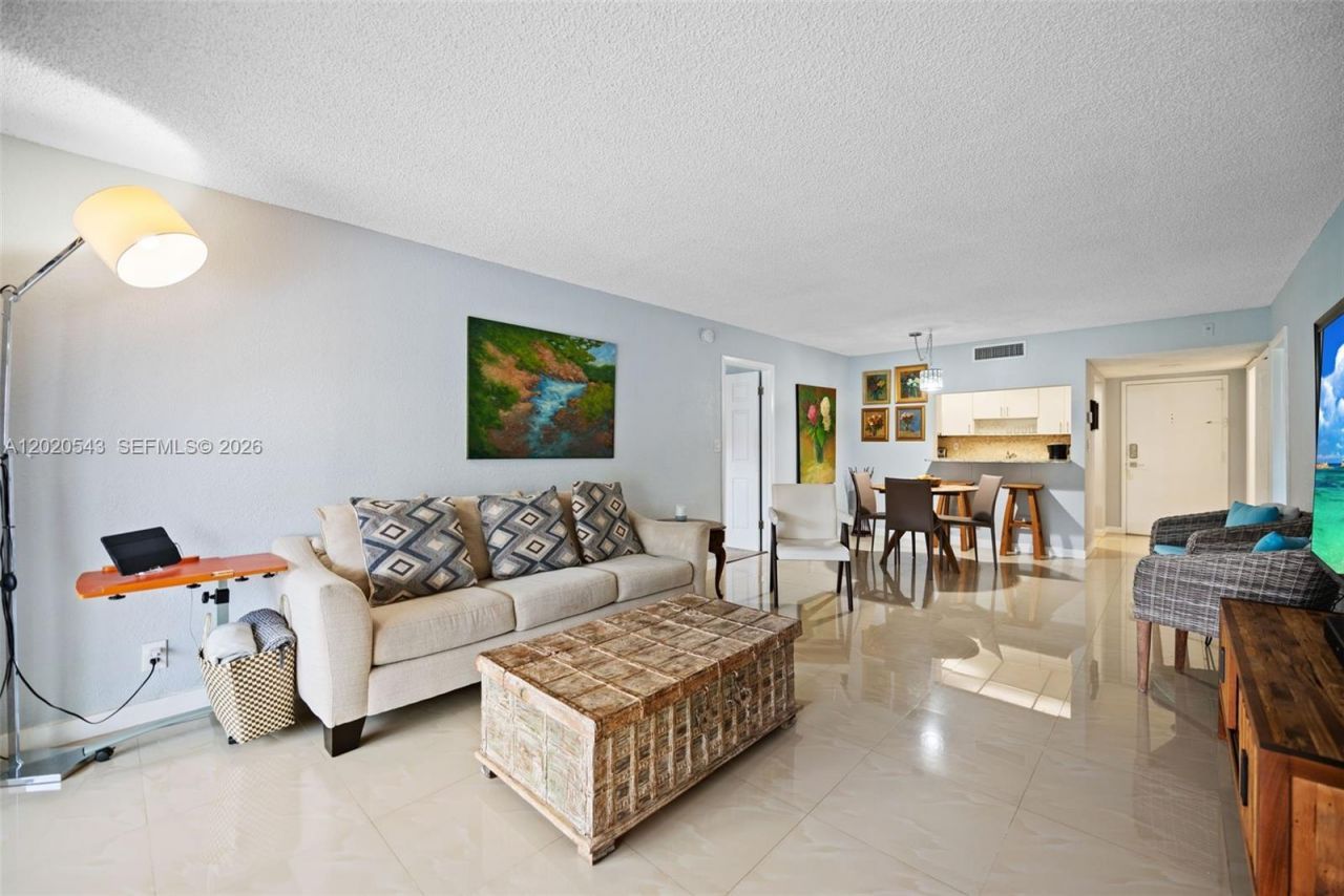 200 Lakeview Dr , Unit 113, Weston, FL 33326 Photo