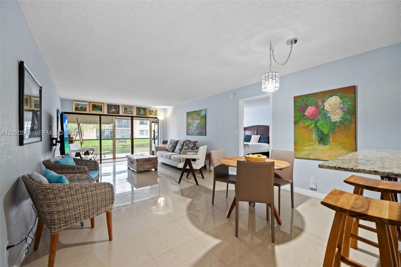 200 Lakeview Dr , Unit 113, Weston, FL 33326 Photo