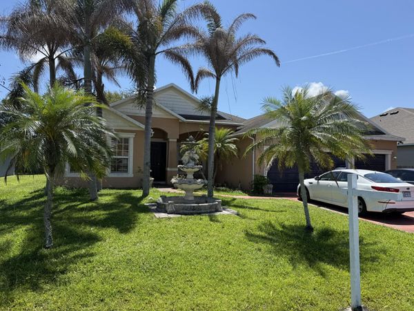 5231 NW Reba Circle, Port St. Lucie, FL 34986