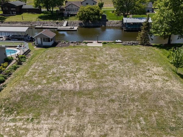 3550 E Harbor Drive, Bettendorf, IA 52722