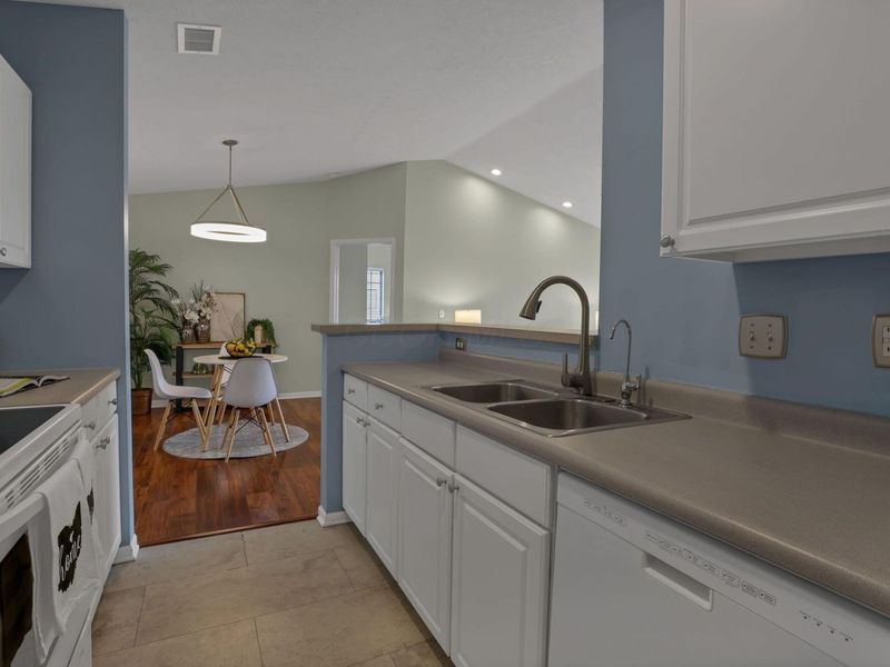 6789 Meadow Creek Drive , Unit 206, Columbus, OH 43235 Photo 10