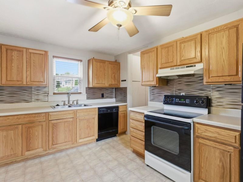 1062 S Broad Street , Lancaster, OH 43130 Photo 8