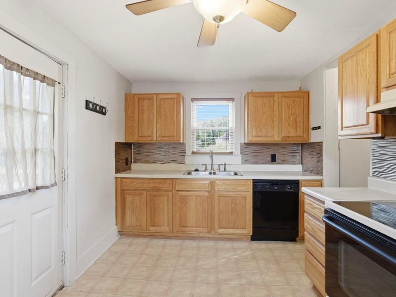 1062 S Broad Street , Lancaster, OH 43130 Photo 9