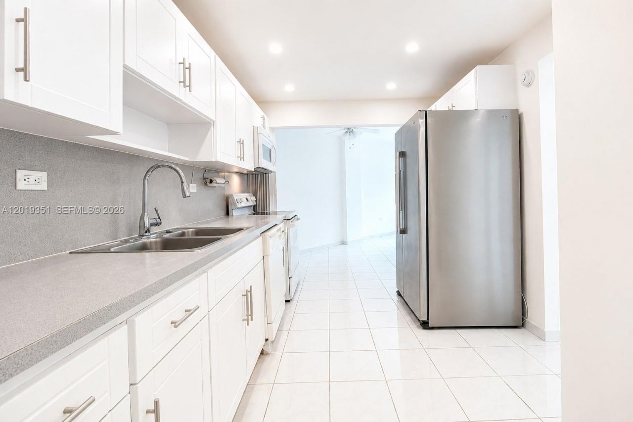 7135 Collins Ave , Unit 912, Miami Beach, FL 33141 Photo