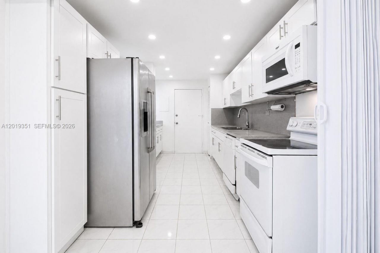 7135 Collins Ave , Unit 912, Miami Beach, FL 33141 Photo