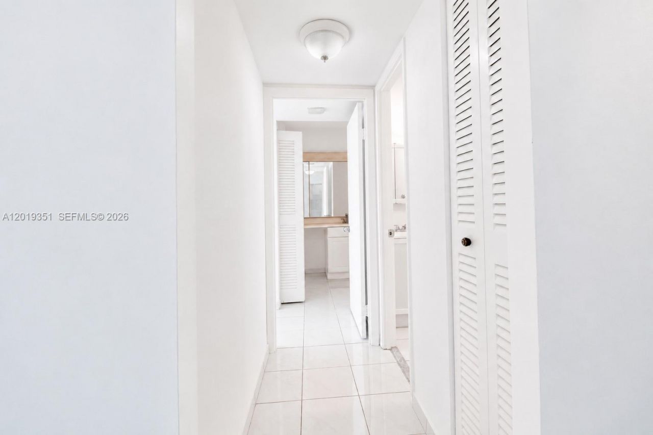 7135 Collins Ave , Unit 912, Miami Beach, FL 33141 Photo