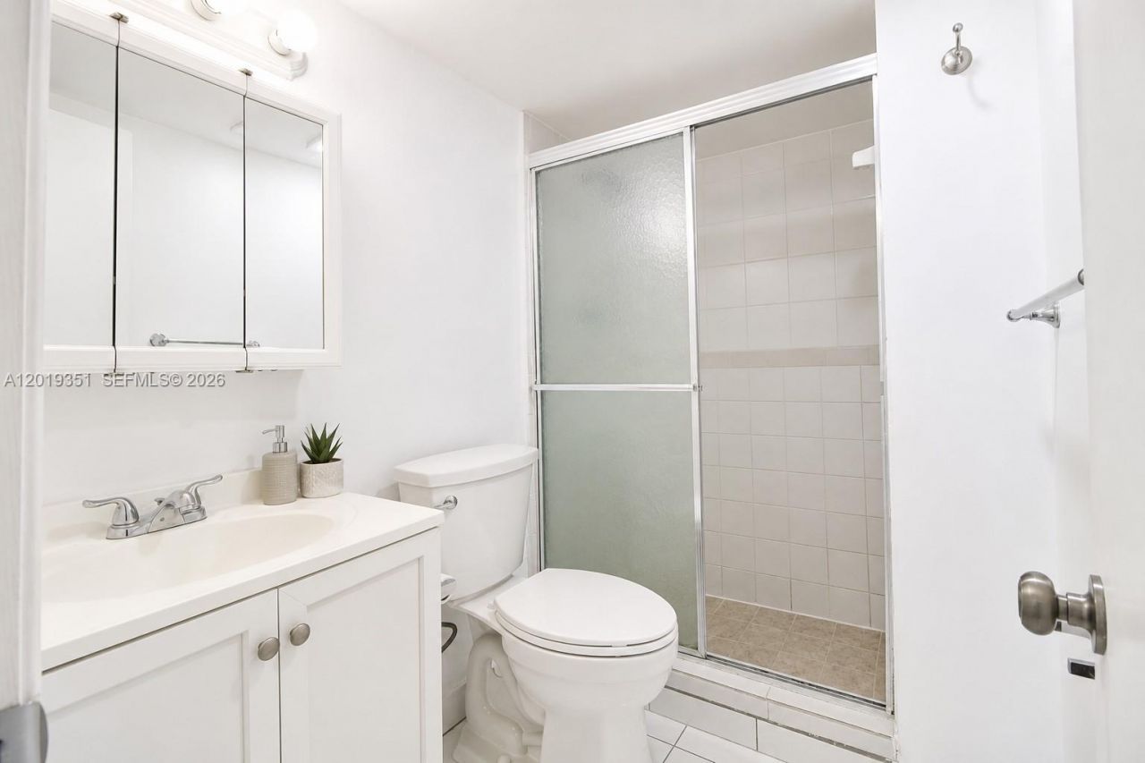 7135 Collins Ave , Unit 912, Miami Beach, FL 33141 Photo