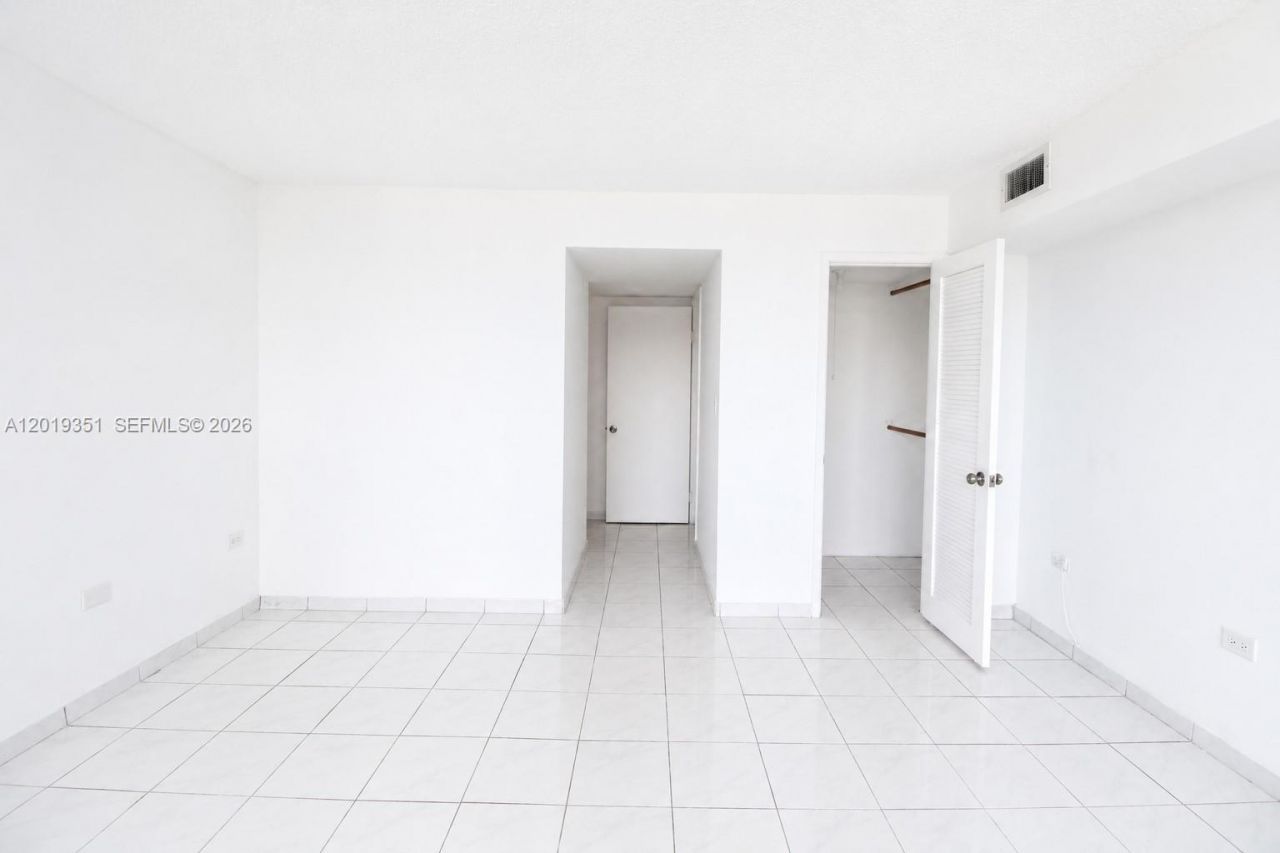 7135 Collins Ave , Unit 912, Miami Beach, FL 33141 Photo