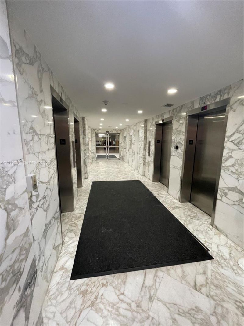 7135 Collins Ave , Unit 912, Miami Beach, FL 33141 Photo