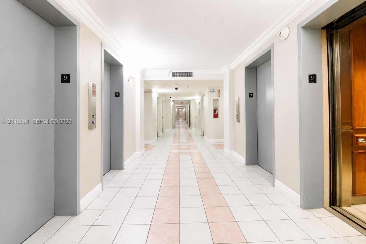 7135 Collins Ave , Unit 912, Miami Beach, FL 33141 Photo