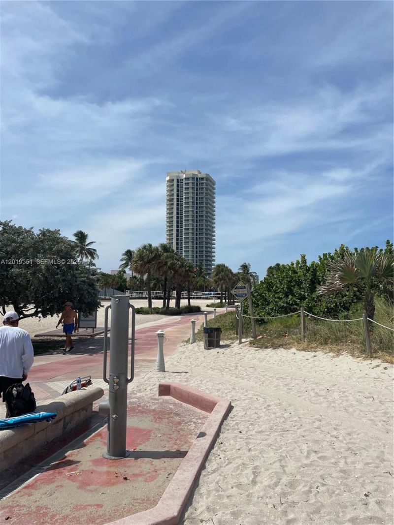 7135 Collins Ave , Unit 912, Miami Beach, FL 33141 Photo