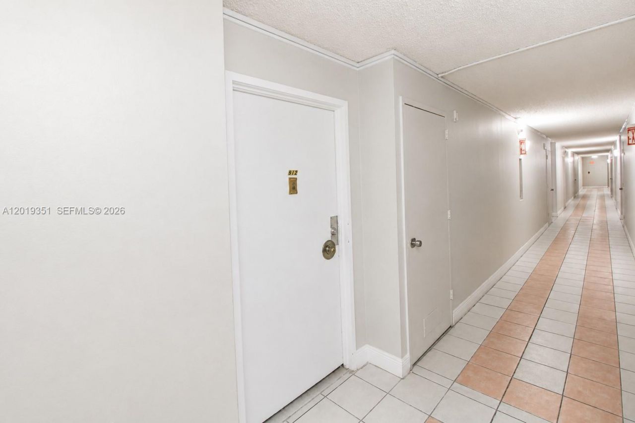 7135 Collins Ave , Unit 912, Miami Beach, FL 33141 Photo