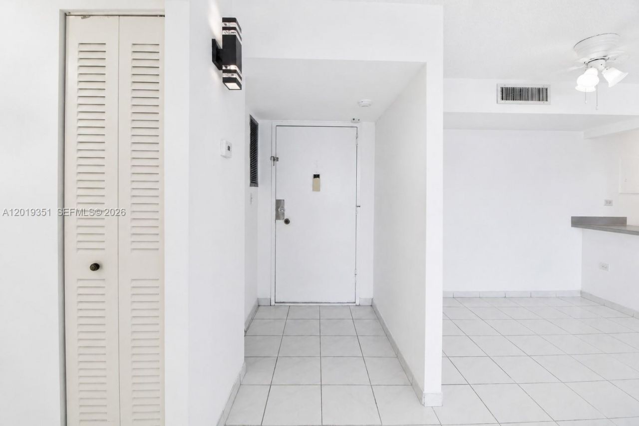7135 Collins Ave , Unit 912, Miami Beach, FL 33141 Photo