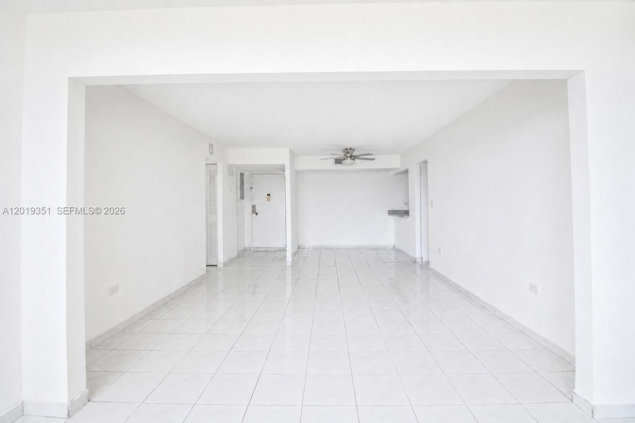 7135 Collins Ave , Unit 912, Miami Beach, FL 33141 Photo